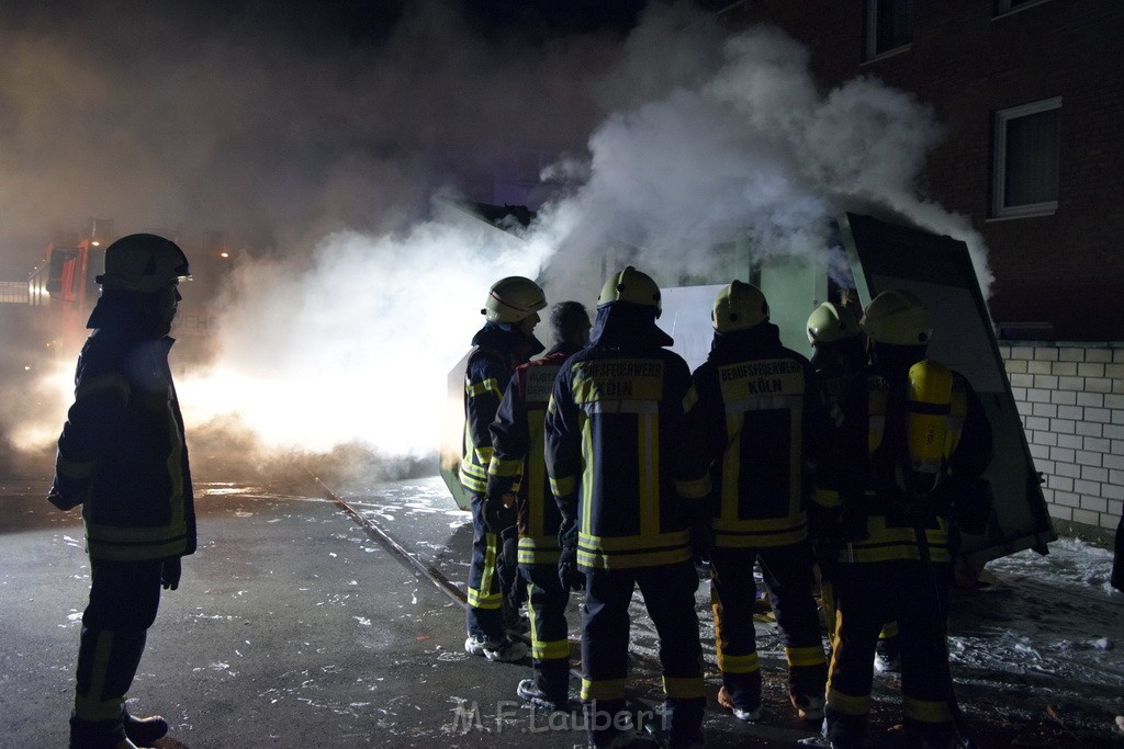 Feuer Papp Presscontainer Koeln Hoehenberg Bochumerstr P204.JPG - Miklos Laubert